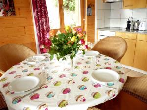 Kuchyň nebo kuchyňský kout v ubytování Apartment Fénestral R01 by Interhome