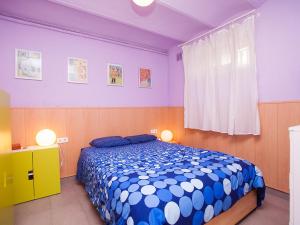 Säng eller sängar i ett rum på Apartment Terrassa by Interhome