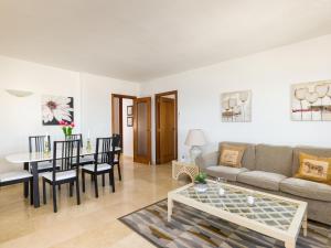 Χώρος καθιστικού στο Apartment Puerto Paraíso by Interhome