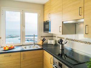 Η κουζίνα ή μικρή κουζίνα στο Apartment Puerto Paraíso by Interhome +36 φωτογραφίες