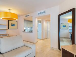 Apartment front seaview- 1 bedroom in Torrox by Interhomeにあるシーティングエリア