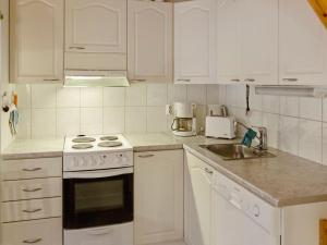 Køkken eller tekøkken på Holiday Home Ylläsröhkö d 8 by Interhome + 11 billeder