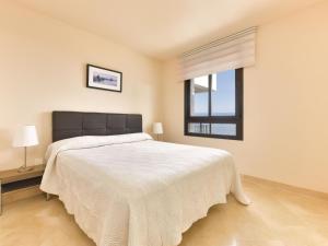 Apartment Magnificent front seaview- Torrox by Interhomeにあるベッド