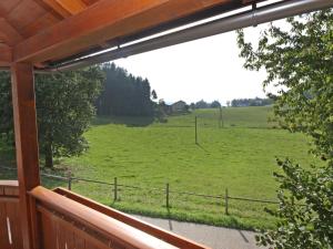 Ein Garten an der Unterkunft Holiday Home Berg by Interhome