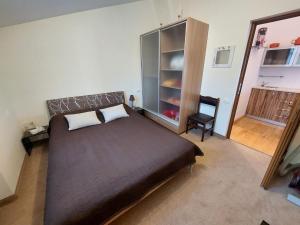 a bedroom with a large bed and a chair at Nat Craft - Вилла Гарден in Tsaghkadzor