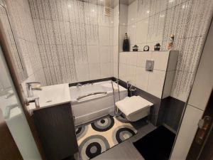 a bathroom with a tub and a sink and a toilet at Nat Craft - Вилла Гарден in Tsaghkadzor +40 photos