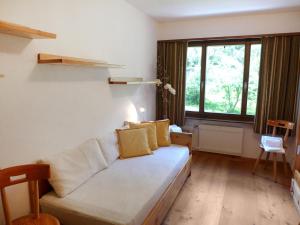 Postel nebo postele na pokoji v ubytování Apartment Chesa Arlas D2 by Interhome