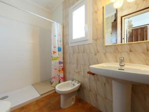 Kúpeľňa v ubytovaní Holiday Home La Masia by Interhome