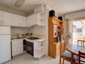 A cozinha ou kitchenette de Apartment Marina Sol by Interhome