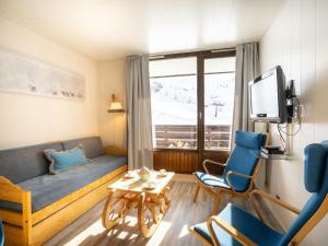 Apartment Les Tommeuses - Val Claret-29 by Interhome tesisinde bir oturma alanı