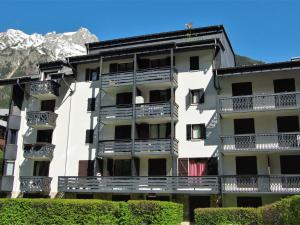 an apartment building with balconies in front of a mountain at Apartment Le Triolet-8 by Interhome in Chamonix