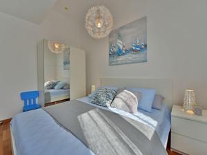 Postel nebo postele na pokoji v ubytování Apartment Cvit 2 by Interhome