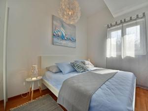 Postel nebo postele na pokoji v ubytování Apartment Cvit 2 by Interhome