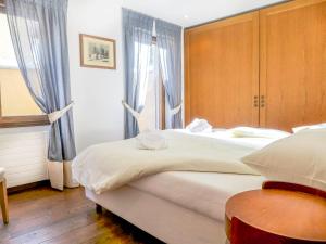 Postel nebo postele na pokoji v ubytování Apartment Chesa Sonnalpine B 52 by Interhome