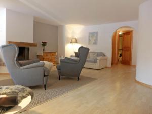 Posezení v ubytování Apartment Chesa Fuolla Verda A8 by Interhome + 18 fotografií