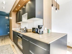 Een keuken of kitchenette bij Apartment Les Louvans-8 by Interhome