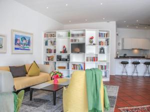 Gallery image of Apartment Condominio Les Hirondelles by Interhome in Orselina