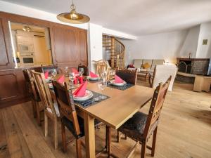 Posezení v ubytování Apartment Bergere-1 by Interhome