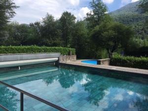 Bazén v ubytování Holiday Home Bosco-TICINO TICKET Inklusive!-5 by Interhome nebo v jeho okolí