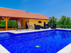 Bazén v ubytovaní Holiday Home Madera by Interhome alebo v jeho blízkosti