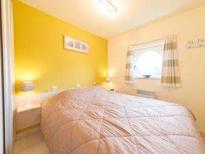 Ένα ή περισσότερα κρεβάτια σε δωμάτιο στο Apartment Estepona 006 by Interhome