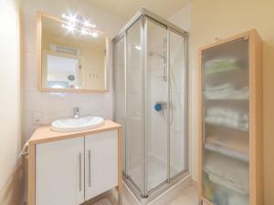 Ένα μπάνιο στο Apartment Estepona 006 by Interhome