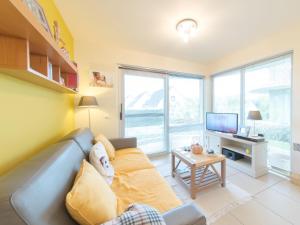 Μια τηλεόραση ή/και κέντρο ψυχαγωγίας στο Apartment Estepona 006 by Interhome +9 φωτογραφίες