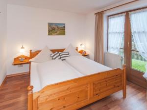 Postel nebo postele na pokoji v ubytování Apartment Wohnung 5 - Am Sonneneck by Interhome