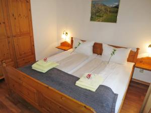 Postel nebo postele na pokoji v ubytování Apartment Wohnung 5 - Am Sonneneck by Interhome