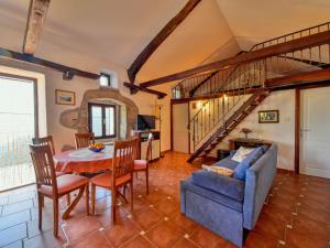 una sala de estar con una mesa y un sofá en Holiday Home Stefi by Interhome, en Mošćenička Draga