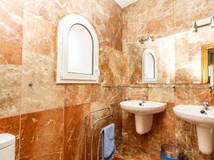 Koupelna v ubytování Villa Los Buhitos by Interhome