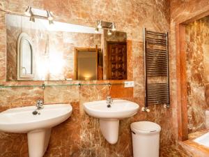 Koupelna v ubytování Villa Los Buhitos by Interhome