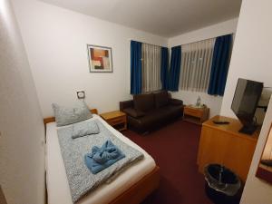 TV a/nebo společenská místnost v ubytování Mainstern Hotel