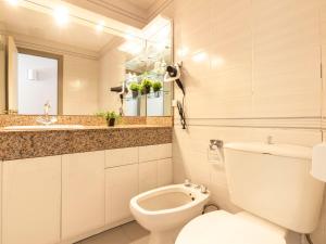 A bathroom at Apartment Golf Sant Jordi by Interhome