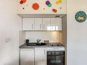 Köök või kööginurk majutusasutuses Apartment Trinquart-6 by Interhome