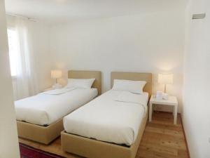 En eller flere senge i et værelse på Apartment Chesa Sur Puoz 7 by Interhome