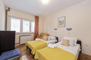 Posteľ alebo postele v izbe v ubytovaní Apartments Tara, Šibenik - Mandalina