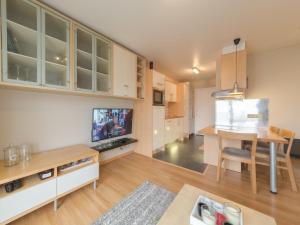 Η κουζίνα ή μικρή κουζίνα στο Apartment Firenze 011 by Interhome +9 φωτογραφίες
