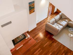 Posezení v ubytování Apartment Chesa Polaschin E - E21 - Sils by Interhome