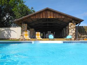 Bazén v ubytování Holiday Home Statek Martínkovice by Interhome nebo v jeho okolí