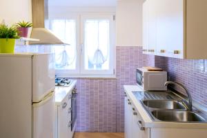 Kuchyňa alebo kuchynka v ubytovaní Casa Miniero Sorrento Center