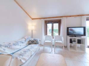 Μια τηλεόραση ή/και κέντρο ψυχαγωγίας στο Holiday Home Enjoy with parking by Interhome +8 φωτογραφίες