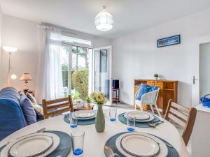 Χώρος καθιστικού στο Apartment Le Dolmen by Interhome