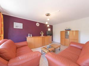Posezení v ubytování Holiday Home Vissershuisje 09-04 by Interhome