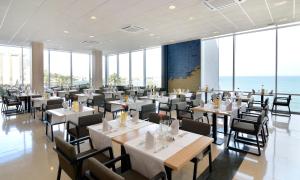 Restaurace v ubytování Medplaya Hotel Riviera - Adults Recommended