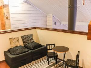 Posezení v ubytování Holiday Home Aurinko-saaga 2 paritalo by Interhome