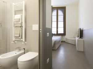 A bathroom at Apartment Tipologia Trilo 05 pax by Interhome