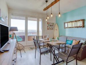 Μια τηλεόραση ή/και κέντρο ψυχαγωγίας στο Apartment La sableyre-6 by Interhome +13 φωτογραφίες