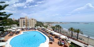 Vista de la piscina de Medplaya Hotel Riviera - Adults Recommended o alrededores