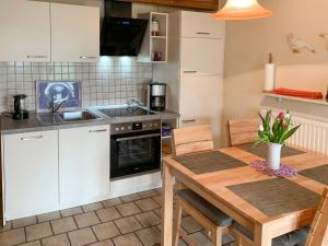 Η κουζίνα ή μικρή κουζίνα στο Apartment Peters-1 by Interhome